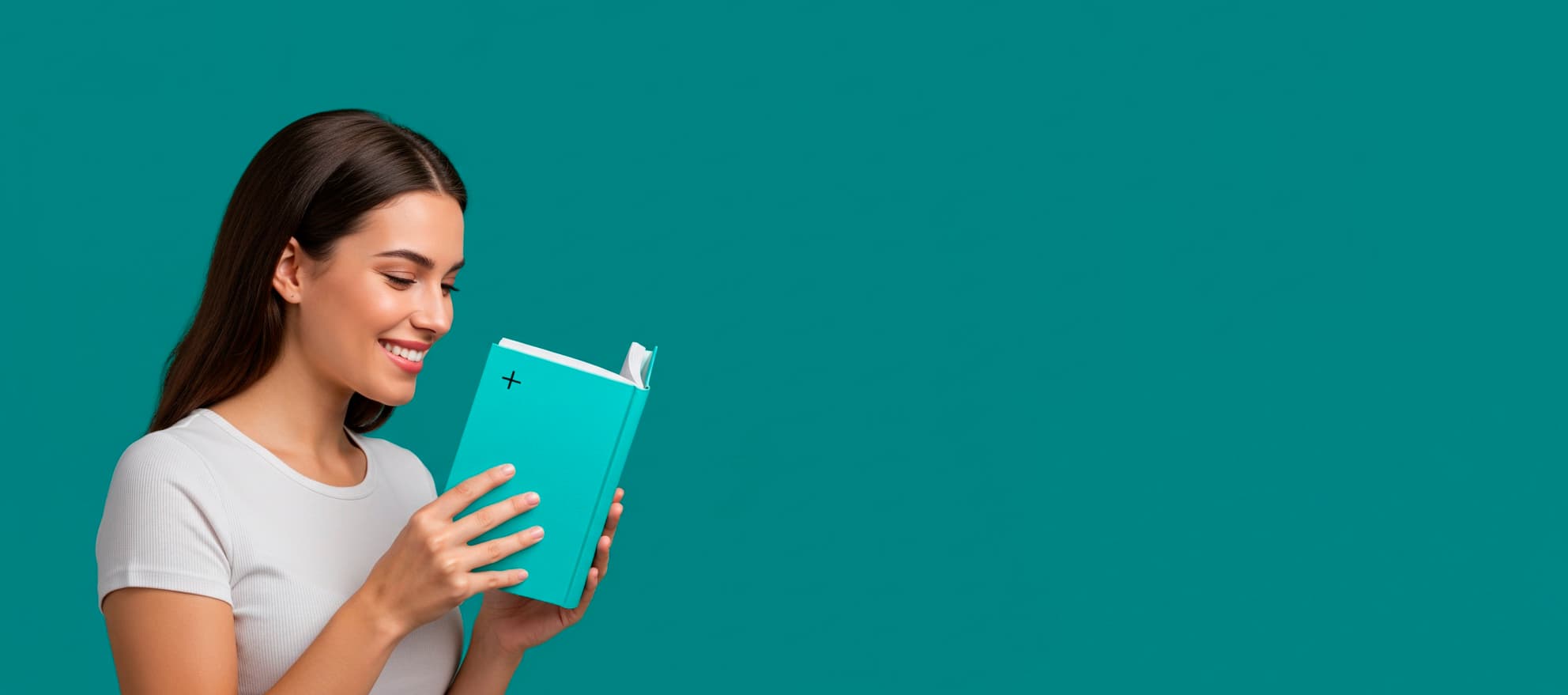 Lectora con un libro de producción editorial Mimética
